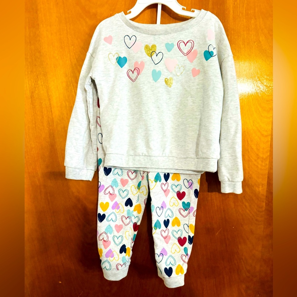 Carters like new/excellent condition ! 5T